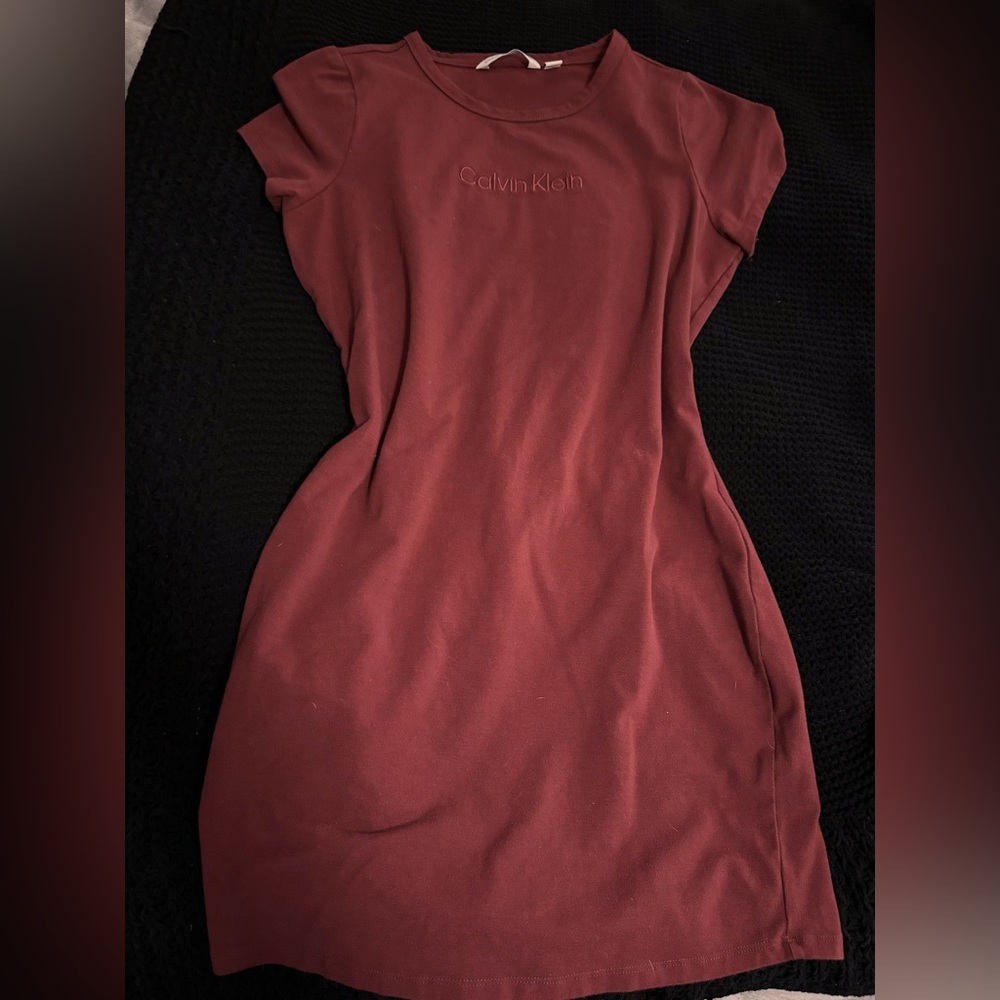Calvin Klein woman’s dress size small purple (it looks more purple in person)